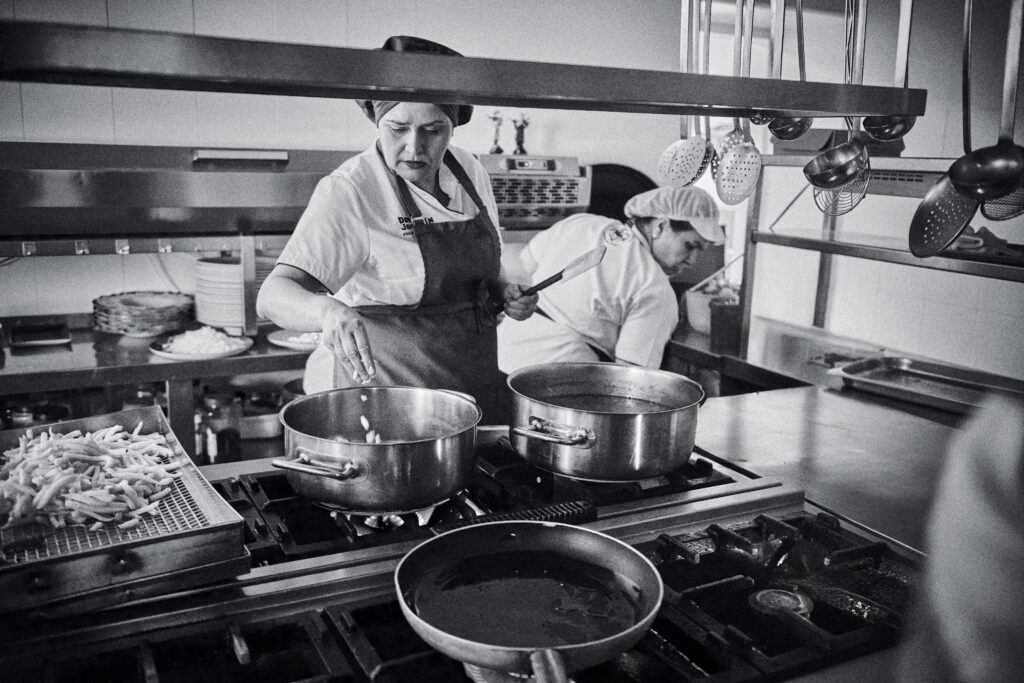 platos de cuchara en cocina tradicional