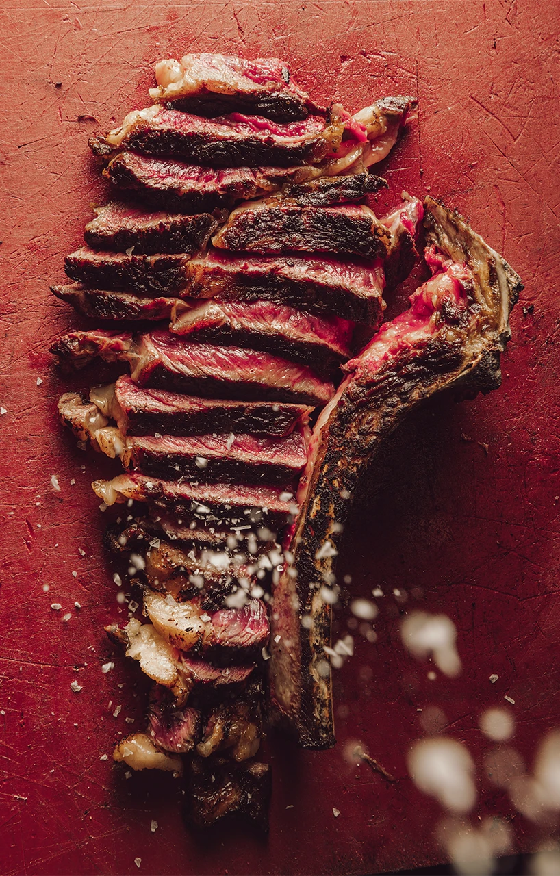 Piezas selectas en asador de carne tradicional